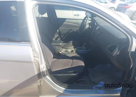 2014 Chrysler 200 Lx z USA, uszkodzony, nr VIN 1C3CCBAB2EN205401